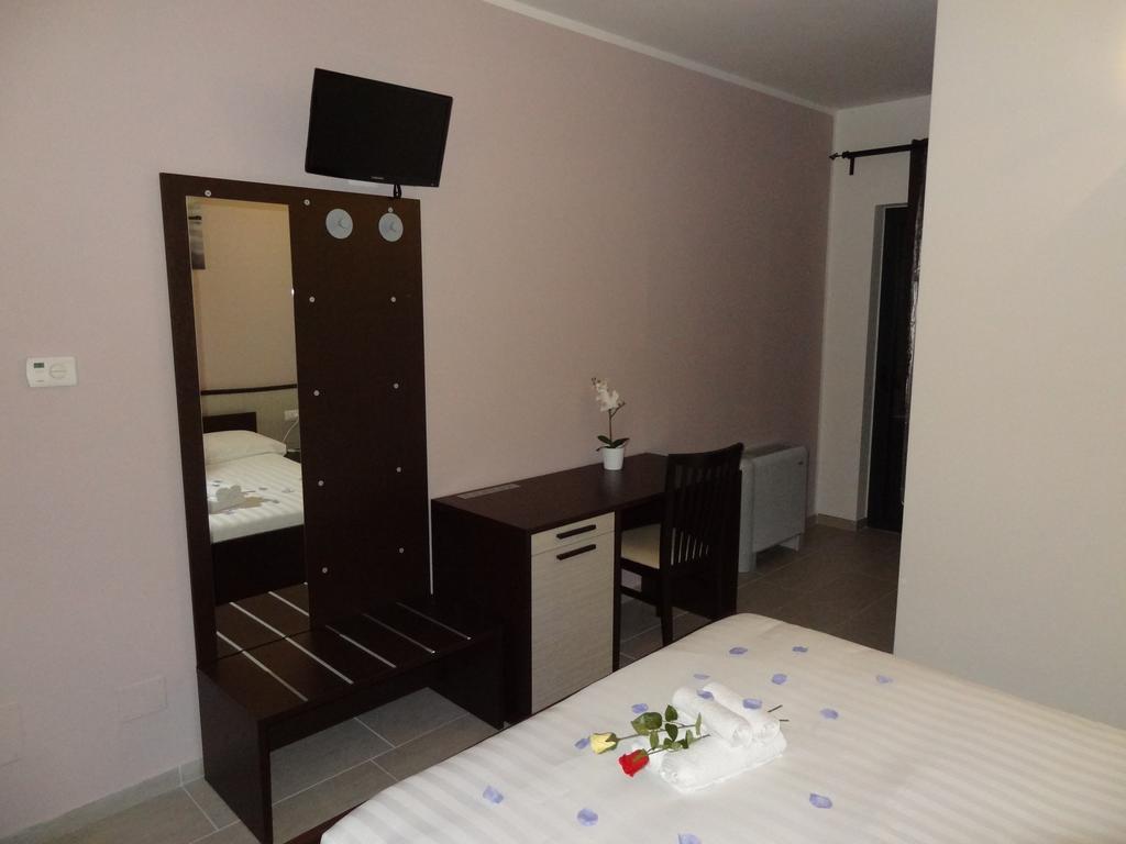 Affittacamere Rooms Di Matteo San Paolo di Iesi Ngoại thất bức ảnh